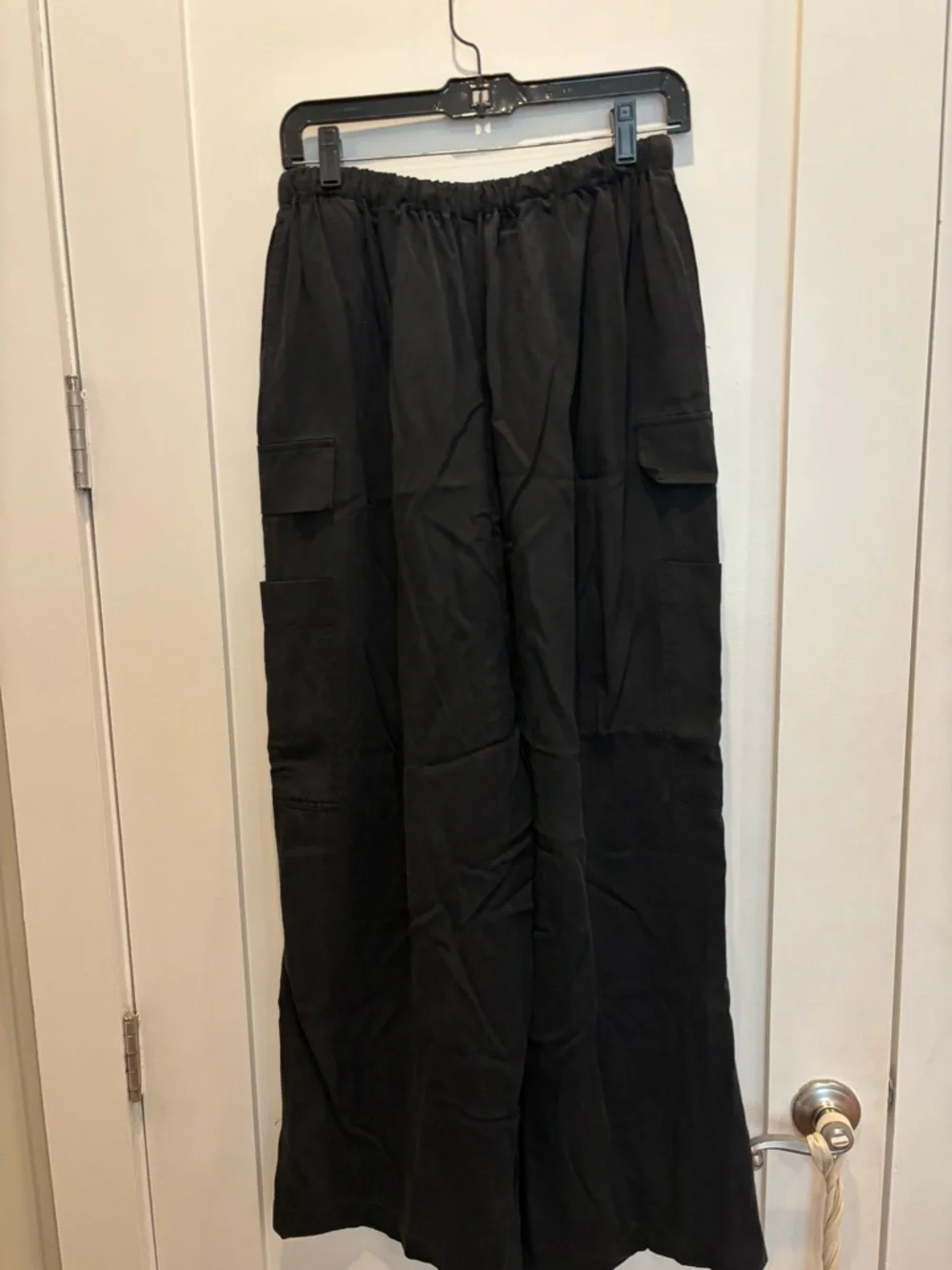 Reformation Black Wide-Leg Cargo Trousers - Picture 4 of 4